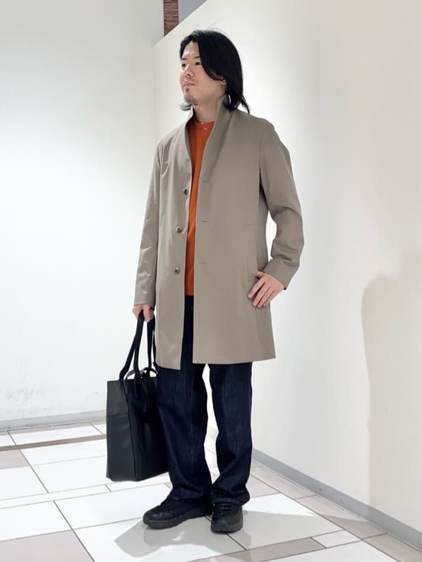 及川さんの「TAKEO KIKUCHI｜撥水ツイル スタンドカラー コート」を使ったコーディネート