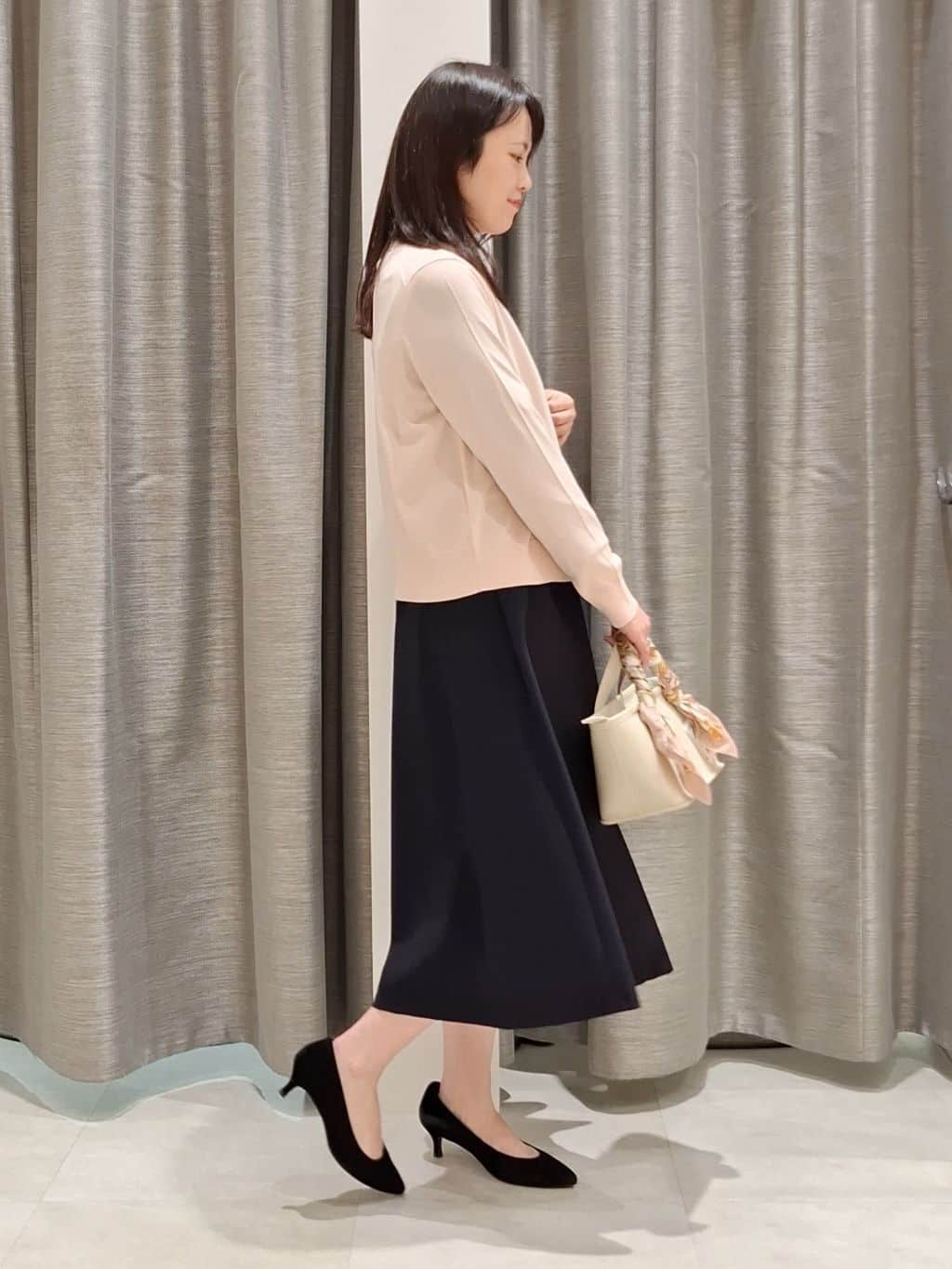 YuKaRiさんの「UNTITLED｜◆【アンサンブル可/洗える】クルーネックニットカーディガン」を使ったコーディネート