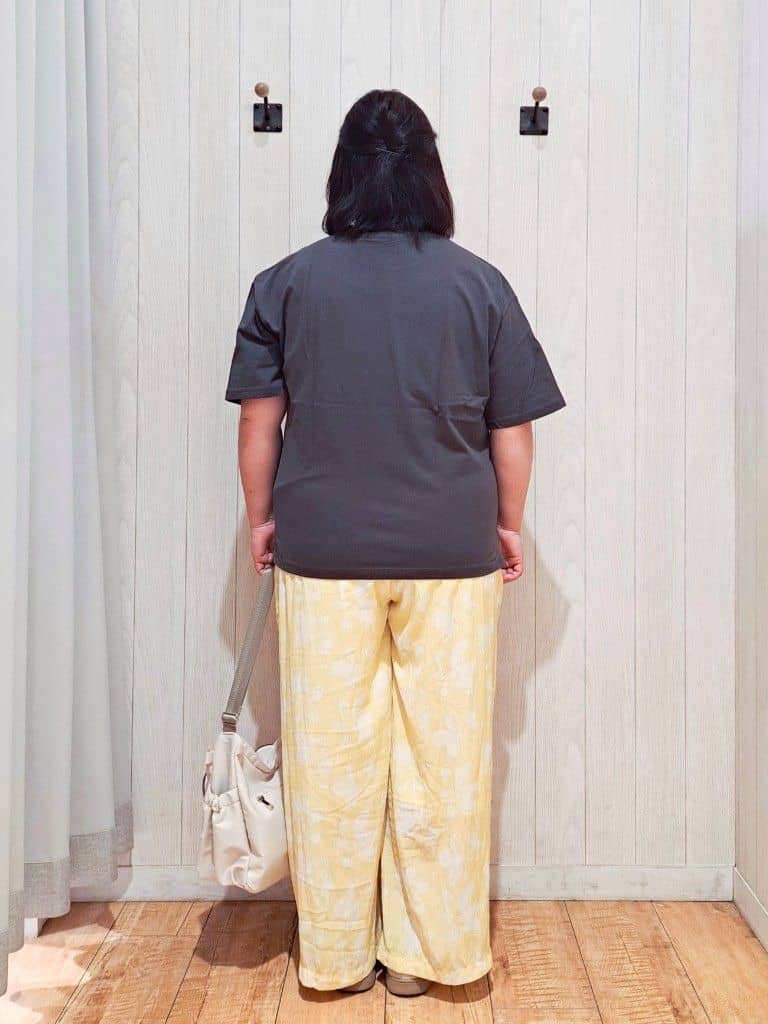 kotomiさんの「SHOO･LA･RUE｜【柄が選べる/洗濯機可/S-LL】脚のラインを拾いにくい さらさらサテンイージーワイドパンツ」を使ったコーディネート