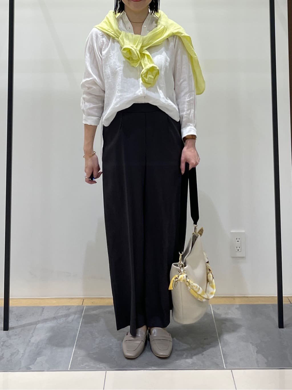 shihoさんの「INDIVI｜【接触冷感／2WAY】カシュクールリネンシャツ」を使ったコーディネート