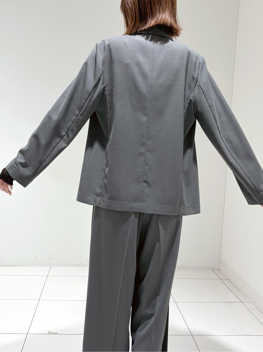 shioriさんの「INDIVI｜Comfy SET UP｜ダブルブレストイージージャケット【セットアップ対応／通勤／カセット服／接触」を使ったコーディネート