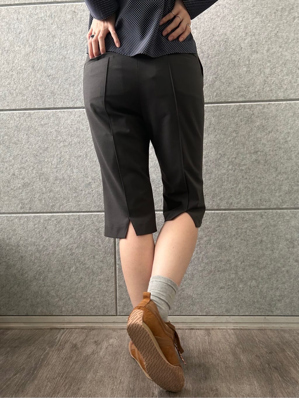honoka Aさんの「CODE A｜dots open shoulder shirts」を使ったコーディネート