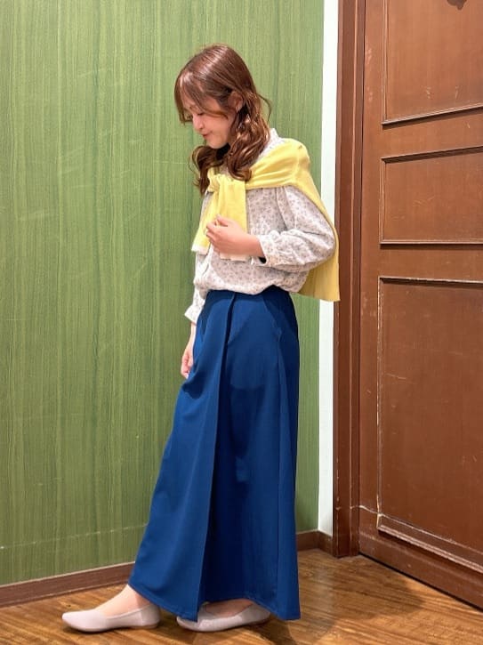 かおりさんの「SHOO･LA･RUE｜【S-LL/7分袖】首元をすっきり魅せる　大人の上品サテンブラウス」を使ったコーディネート