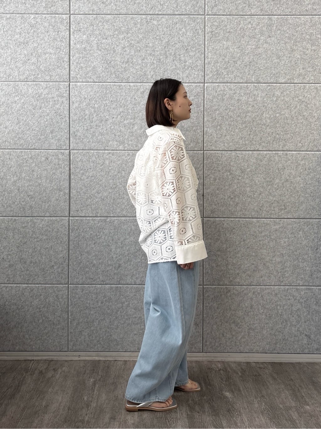 ayanoさんの「INDIVI｜幾何柄レースビッグシャツ」を使ったコーディネート