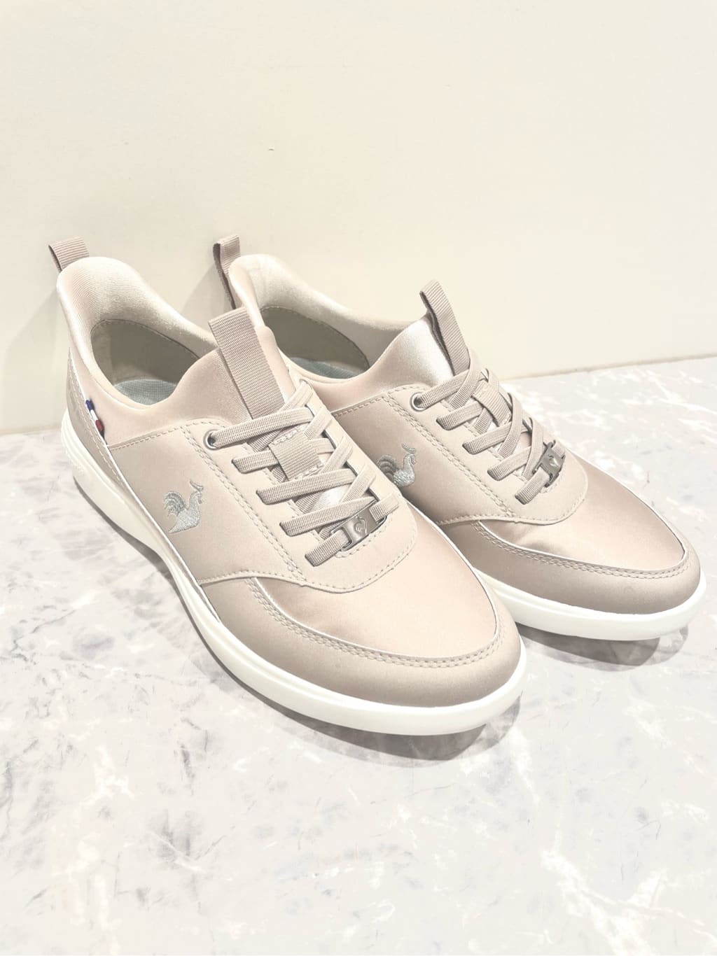 Tomoさんの「grove｜【貴島明日香さん着用・大人のリラックススタイル】テープヤーン ボートネックニット」を使ったコーディネート