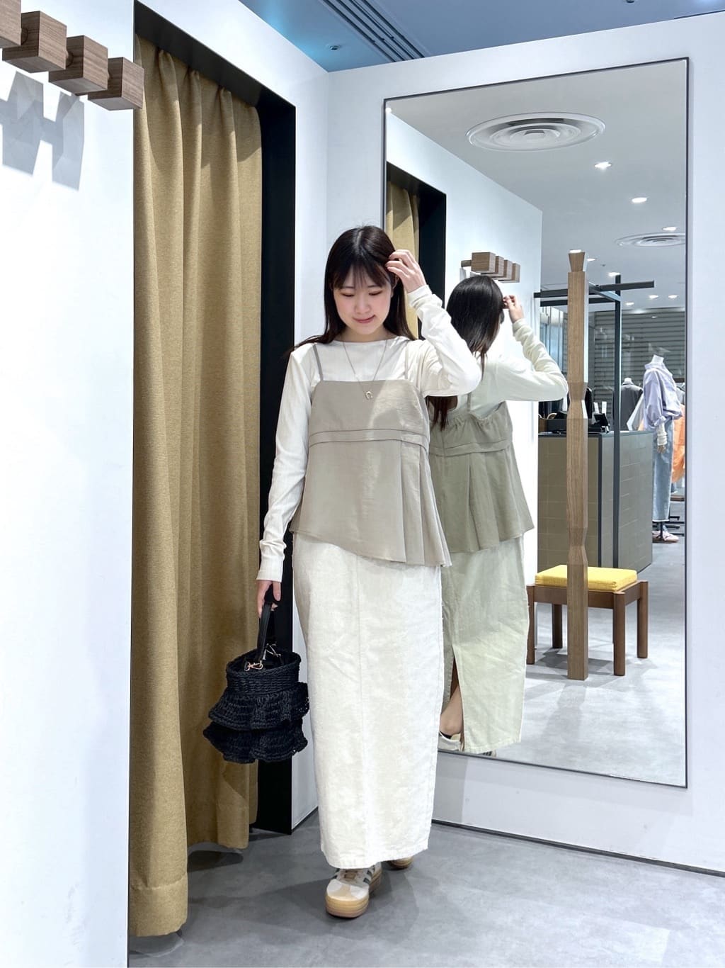 Renoさんの「INDIVI｜バックオープンリブ長袖Tシャツ」を使ったコーディネート