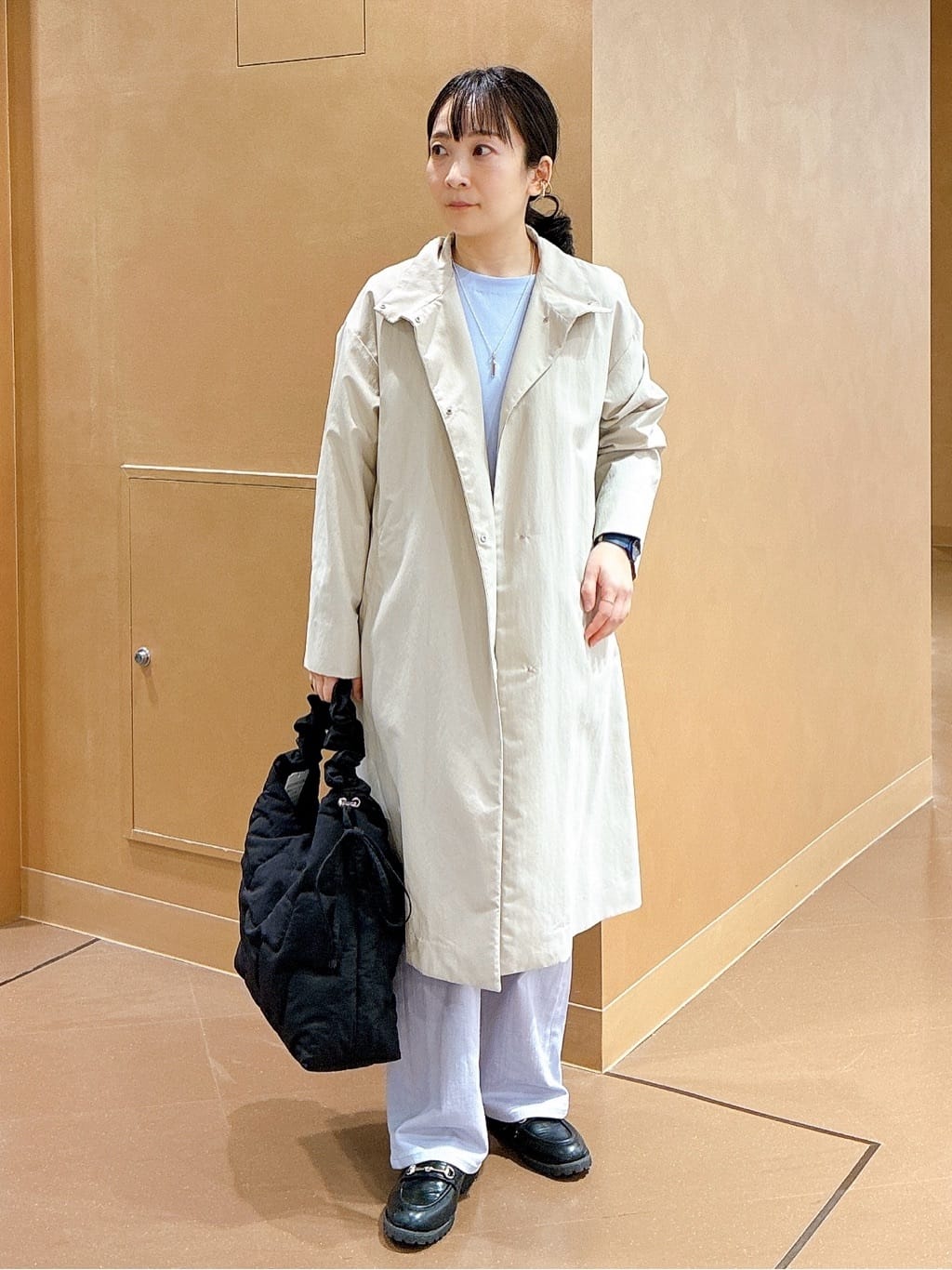 hattoriさんの「INDIVI｜【褒められデニム】ワイドストレート デニムパンツ」を使ったコーディネート