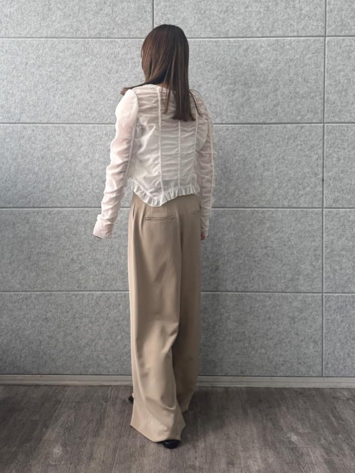 designer yukaさんの「CODE A｜dobby ruffle blouse」を使ったコーディネート