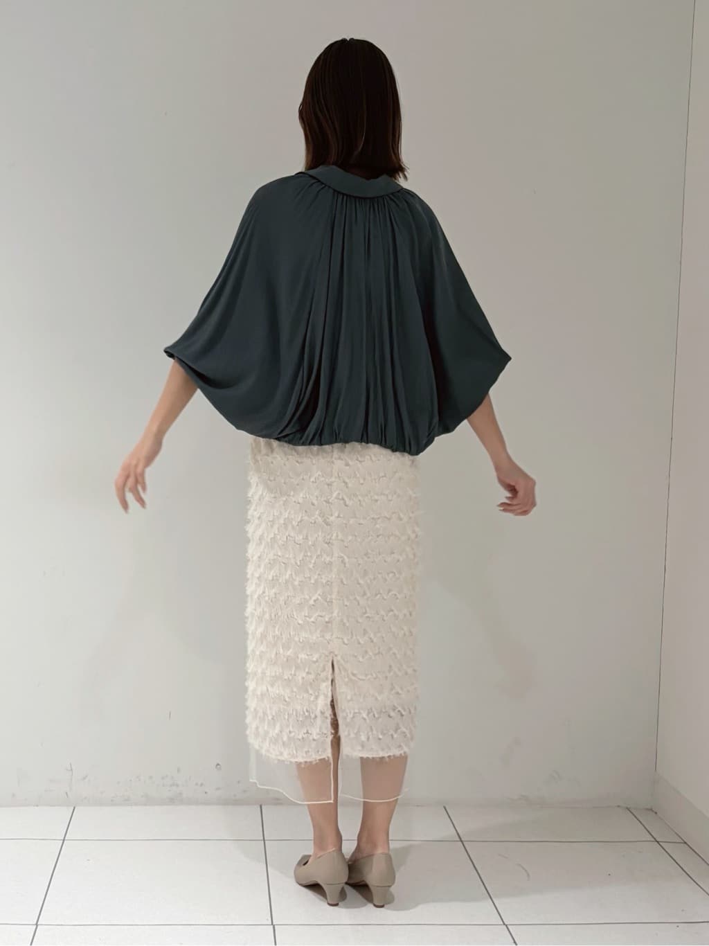 shioriさんの「INDIVI｜バルーンシアーブラウス【接触冷感】」を使ったコーディネート