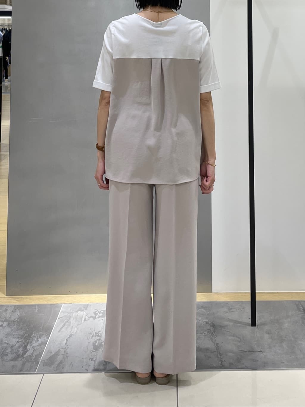 shihoさんの「INDIVI｜【洗える／UVケア／SETUP可】着る日傘ワイドパンツ」を使ったコーディネート