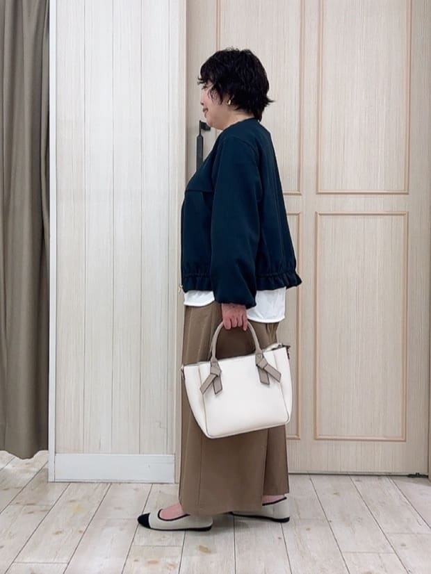 えりっこさんの「SHOO･LA･RUE｜【洗濯機可/S-LL】ハイウエストで美脚見え リボンクロップドワイドパンツ」を使ったコーディネート