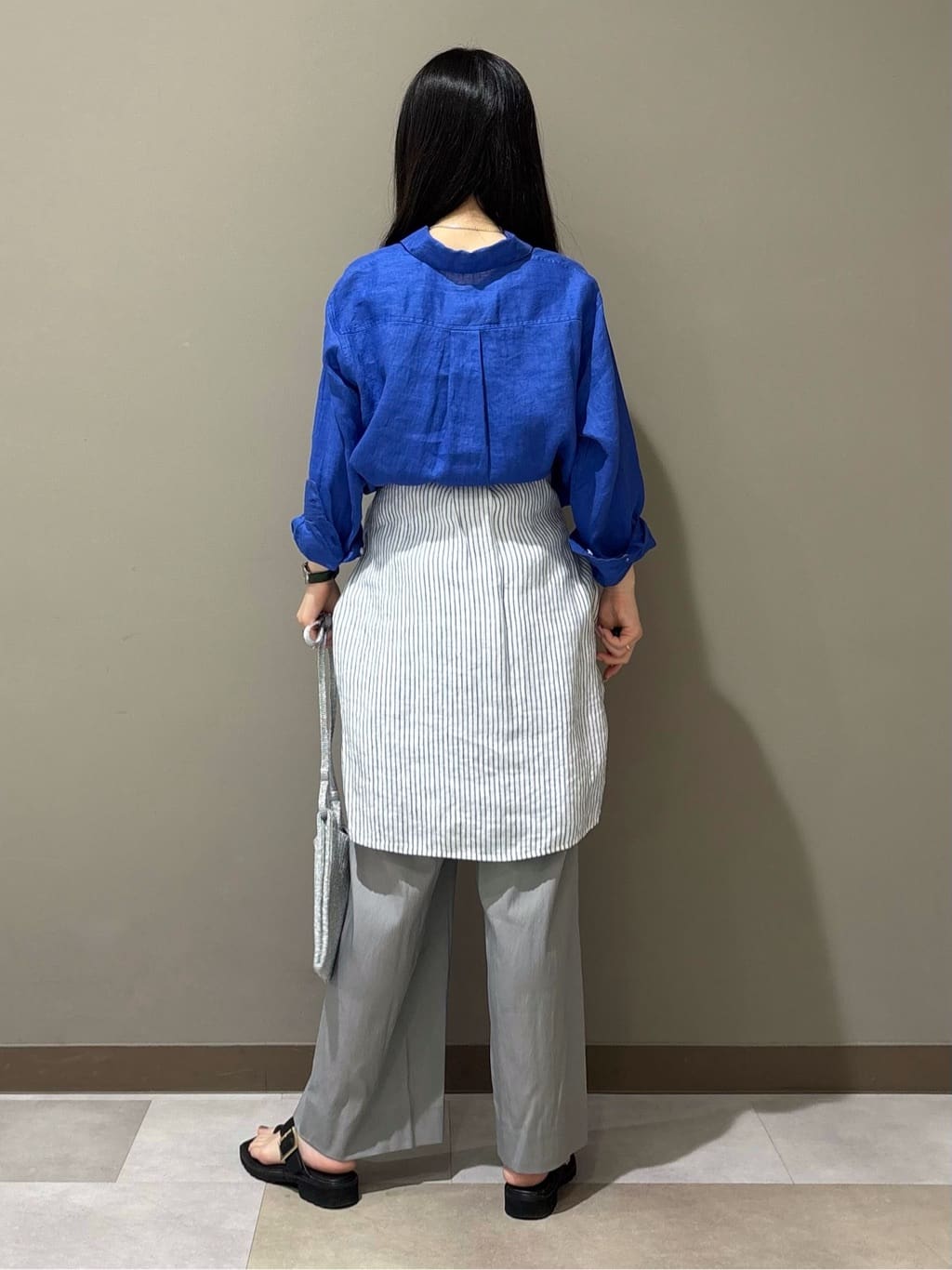 KEIKOさんの「INDIVI｜【接触冷感／2WAY】カシュクールリネンシャツ」を使ったコーディネート