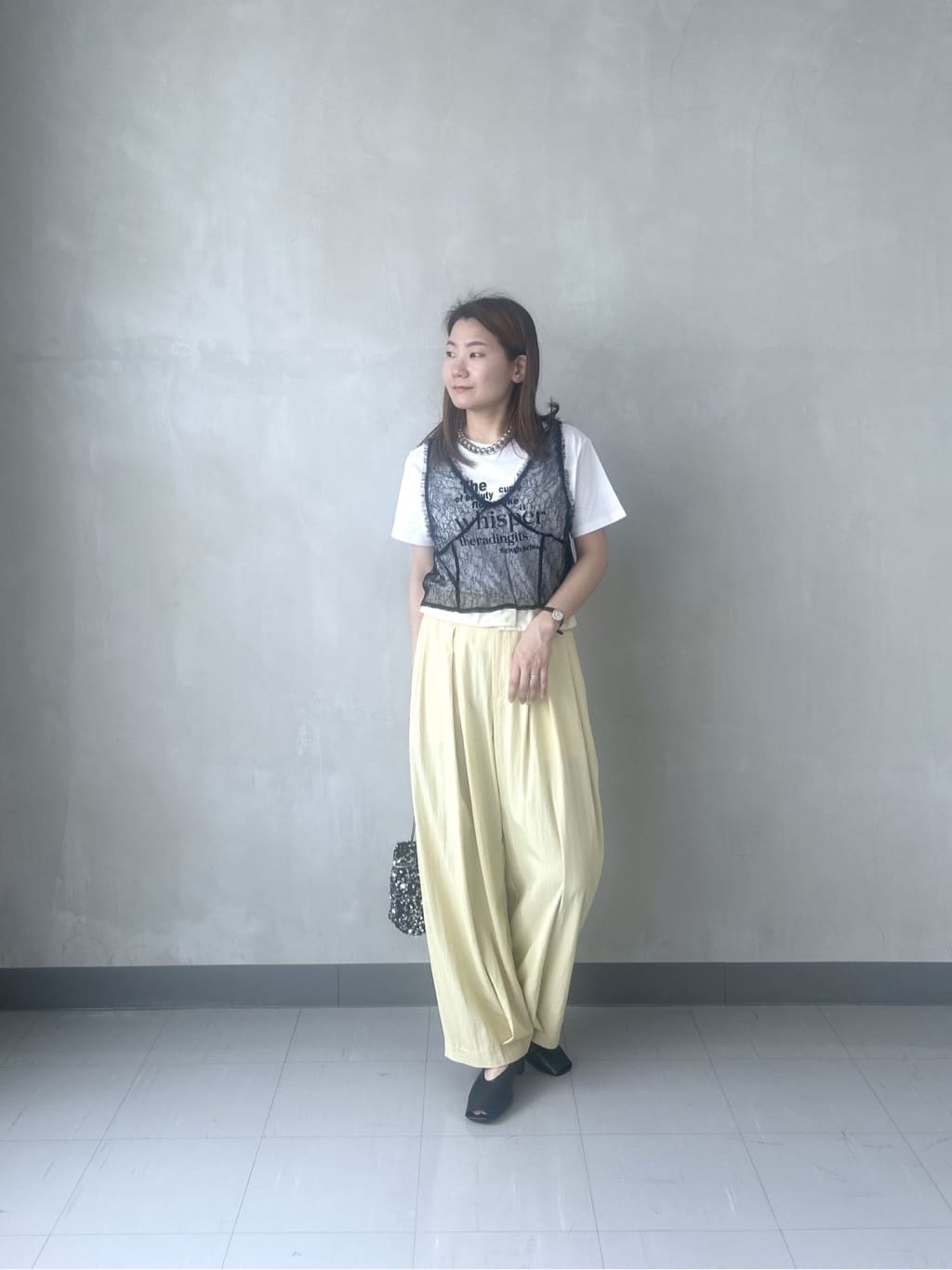 takaさんの「INDIVI｜メッセージプリントクルーネックTシャツ」を使ったコーディネート