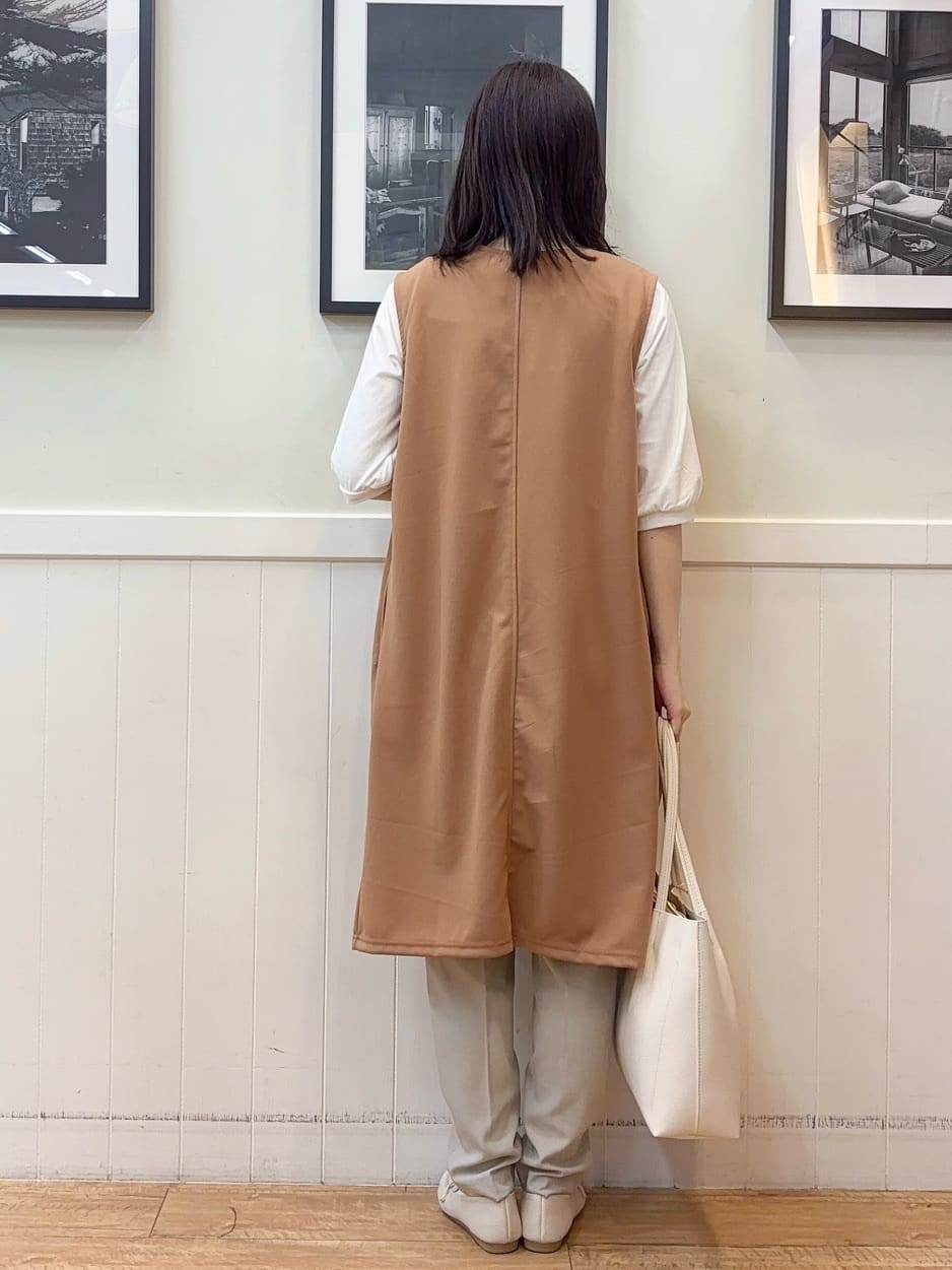 えぬさんの「SHOO･LA･RUE｜【2点セット/洗濯機可/S-LL】ジレにもなるジャンスカ+5分袖Tシャツ」を使ったコーディネート