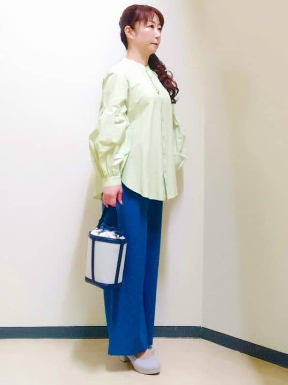 花さんの「Reflect｜ドライタッチストレートワイドパンツ」を使ったコーディネート