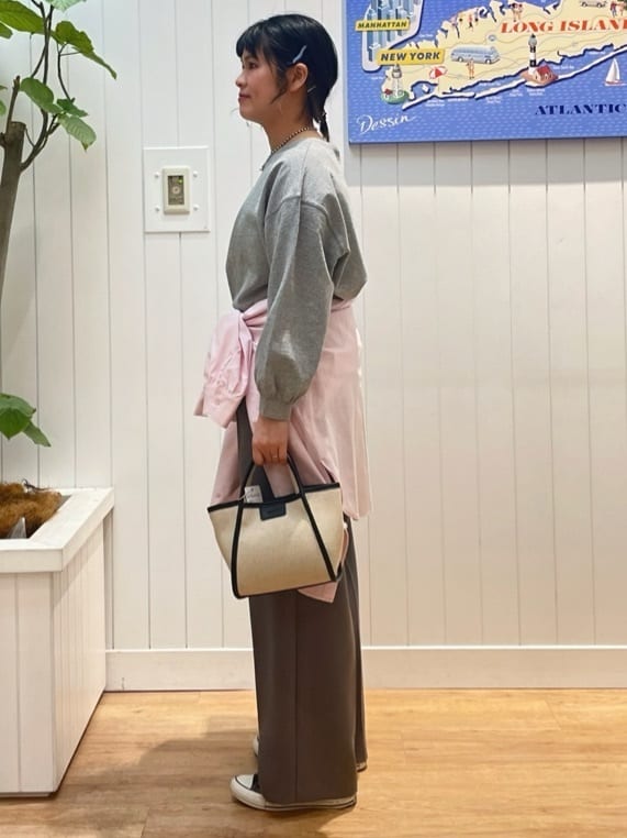mikaさんの「Dessin｜【360度可愛い・洗える】バックヘンリーカットソー」を使ったコーディネート