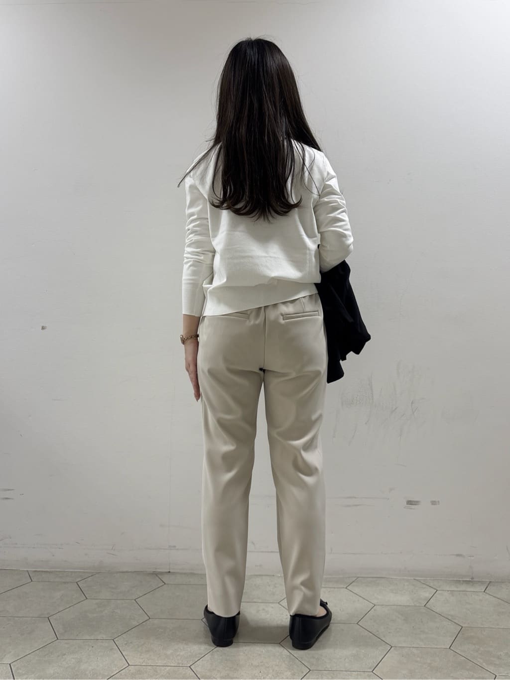 kahoさんの「INDIVI｜【洗える／アンサンブル可能】シンプルデザインニット」を使ったコーディネート