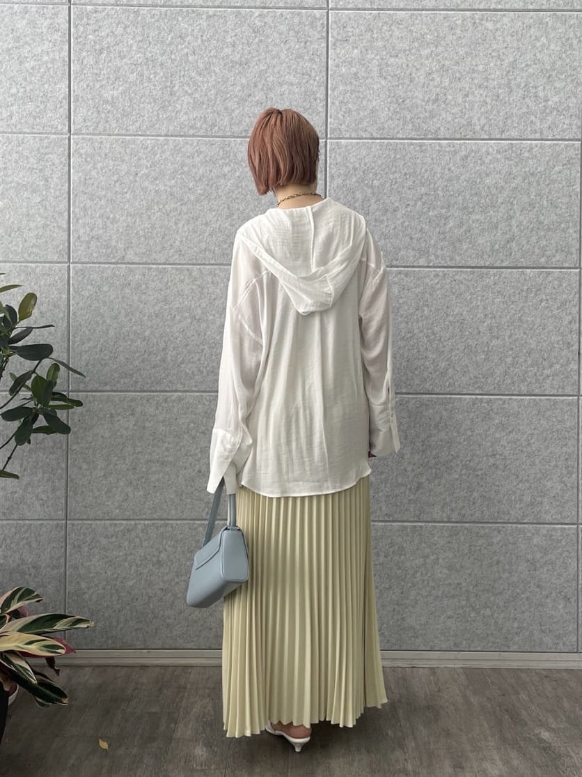 mikuさんの「INDIVI｜【一部店舗限定】シアーフードオーバーシャツ」を使ったコーディネート