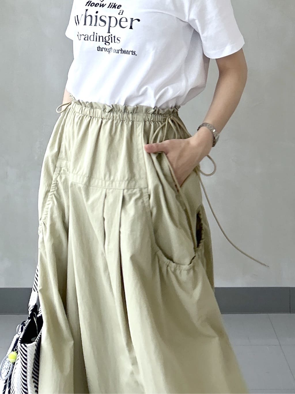 takaさんの「INDIVI｜メッセージプリントクルーネックTシャツ」を使ったコーディネート