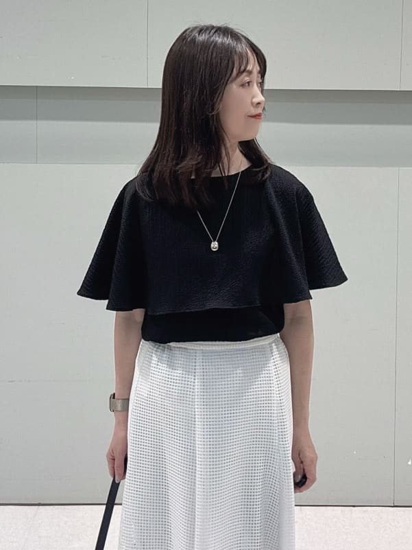 makiさんの「UNTITLED｜【洗える/ストレッチ性/フェミニン】ケープデザインブラウス」を使ったコーディネート
