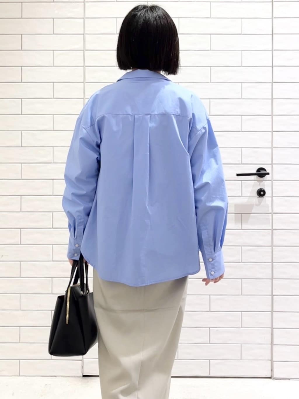 しおりさんの「OPAQUE.CLIP｜レギュラーカラーシャツ／ストライプアソート【洗濯機OK】」を使ったコーディネート