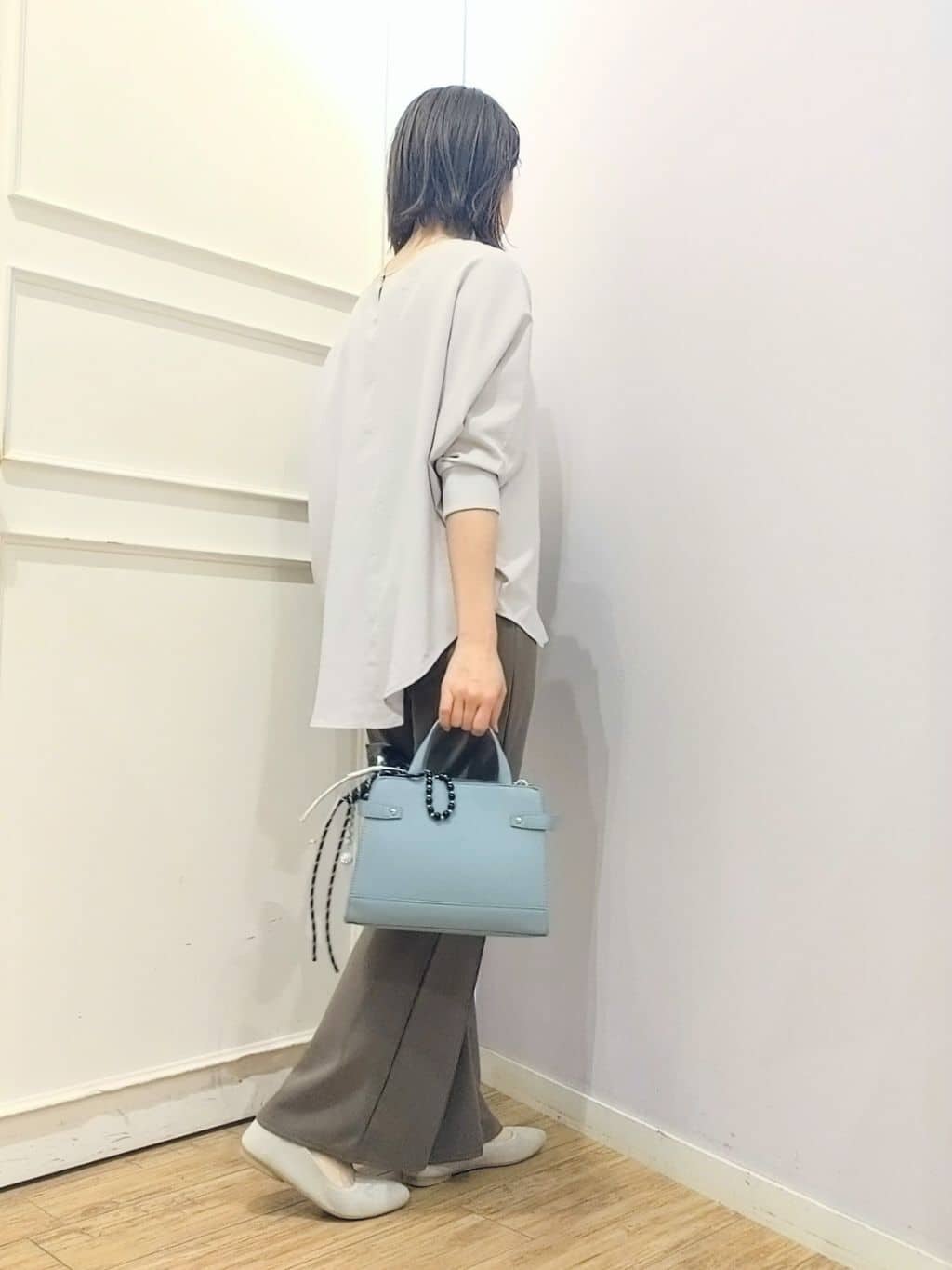 miomioさんの「SHOO･LA･RUE｜【着丈選べる/体型カバー/洗濯機可】さらさらとろん ドルマンブラウス」を使ったコーディネート