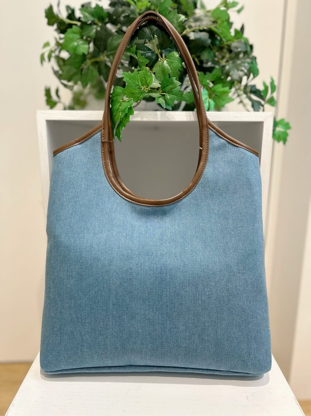 YOUKOさんの「Dessin｜【軽量】ロゴプリントデニム&times;帆布トートバッグ」を使ったコーディネート