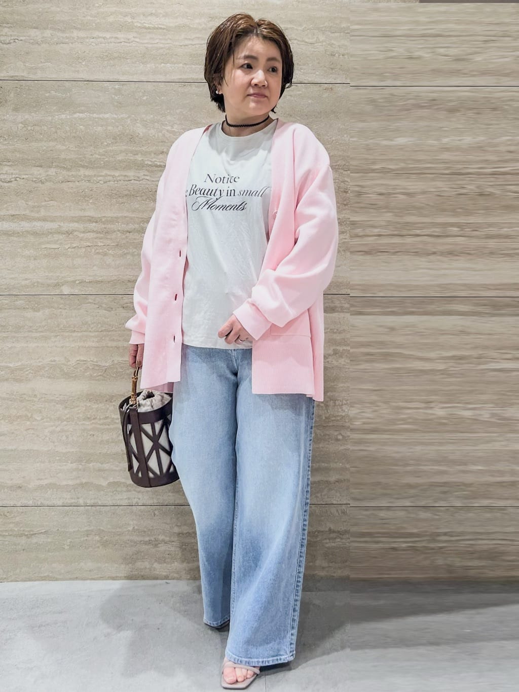NAMIさんの「OPAQUE.CLIP｜リラクシーロゴプリントTシャツ【洗濯機OK】」を使ったコーディネート