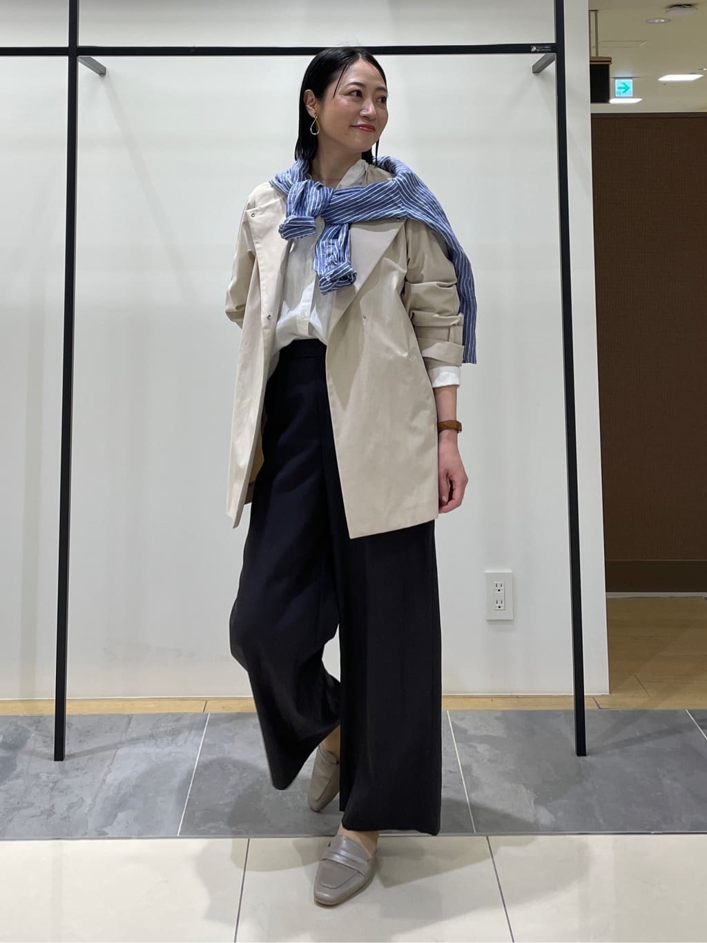 shihoさんの「INDIVI｜【褒められパンツ／洗える／ウエストゴム】ワイドタックパンツ」を使ったコーディネート