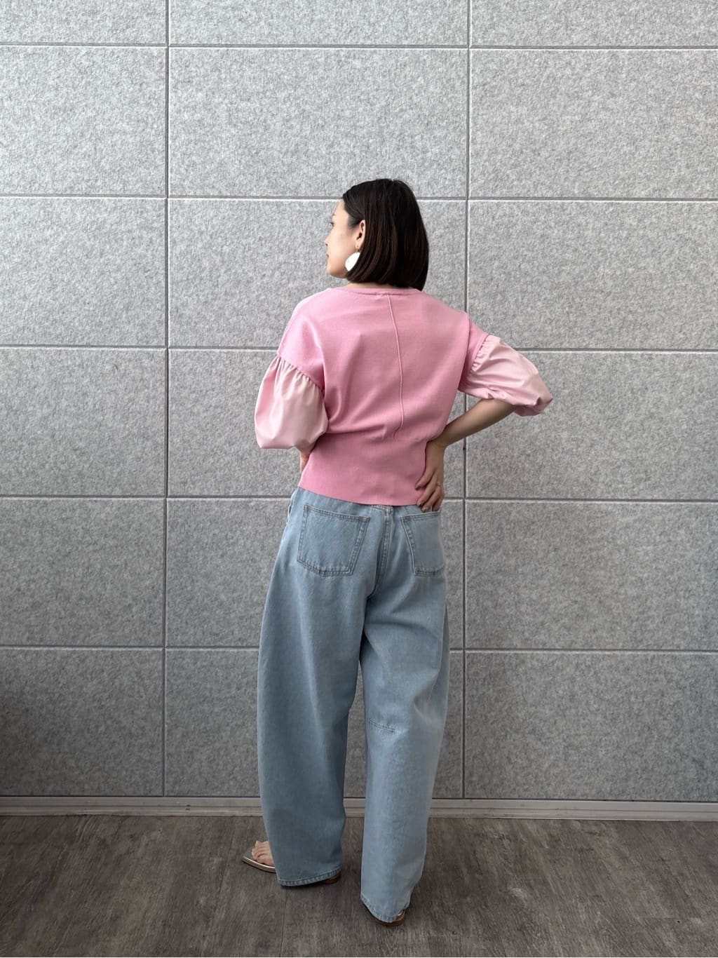 ayanoさんの「INDIVI｜ドッキングパフスリーブニット」を使ったコーディネート