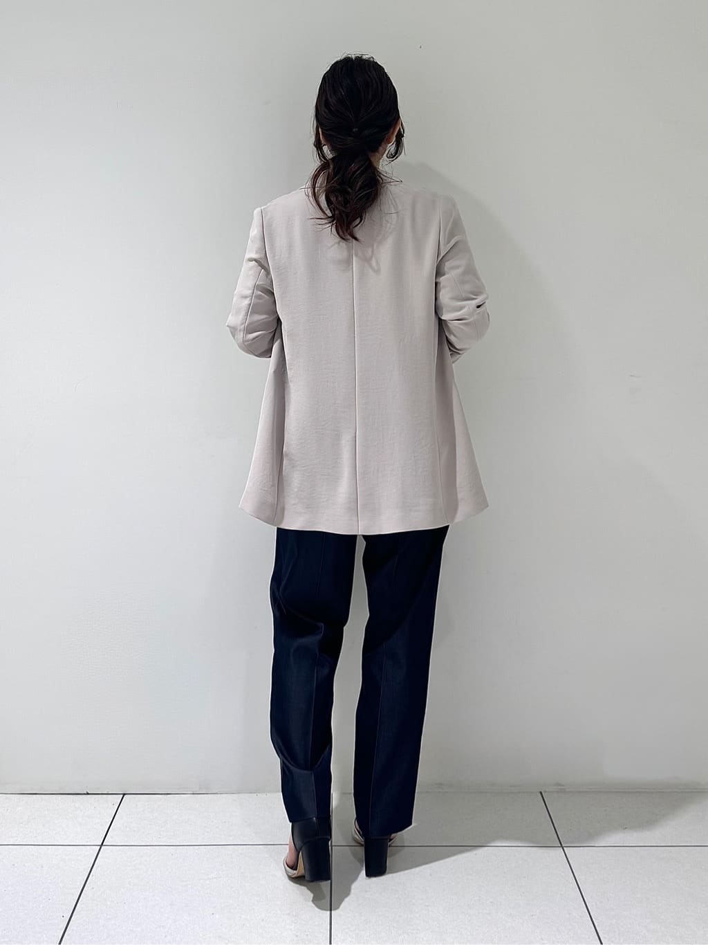 そんさんの「INDIVI｜【洗える／多機能／SETUP可】着る日傘ダブルジャケット」を使ったコーディネート
