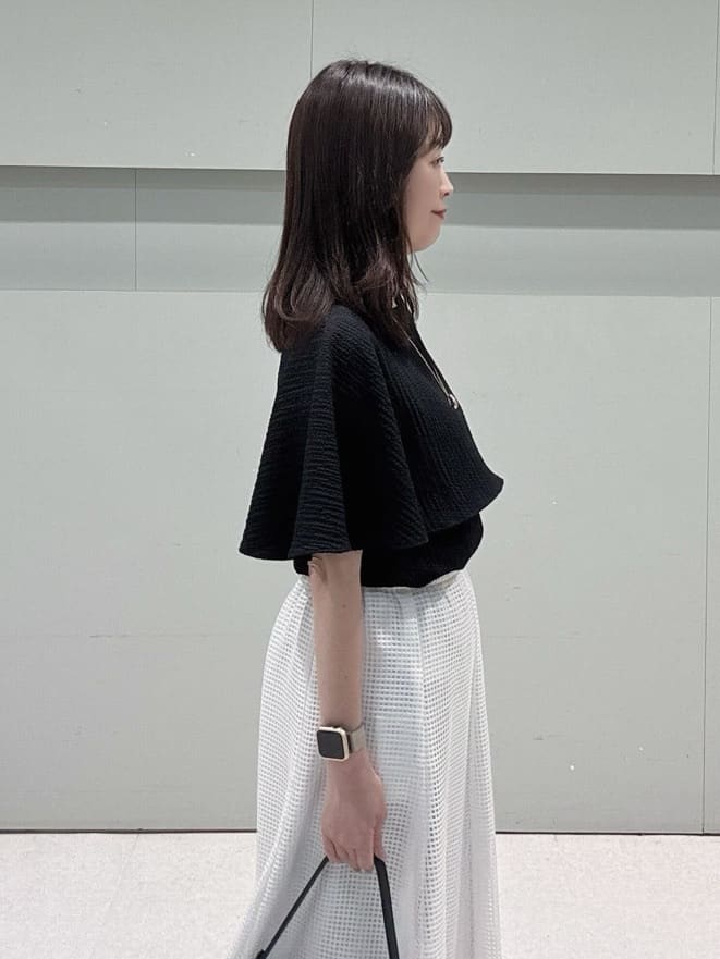 makiさんの「UNTITLED｜【洗える/ストレッチ性/フェミニン】ケープデザインブラウス」を使ったコーディネート