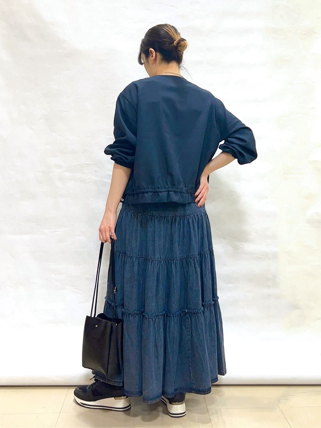 まっつんさんの「SHOO･LA･RUE｜【前後2WAY/洗濯機可/S-LL】スクエアネックで小顔効果 ランダムテレコタンクトップ」を使ったコーディネート