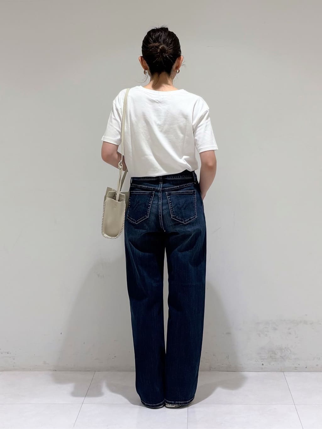tsuyuさんの「INDIVI｜【合皮】スタッズ風メタルポシェットバッグ」を使ったコーディネート