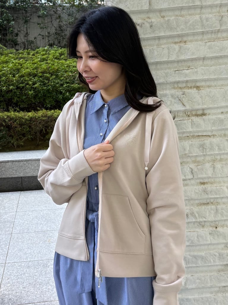 AOIさんの「Couture brooch｜【洗える】ロゴエンブロ シャツワンピース」を使ったコーディネート