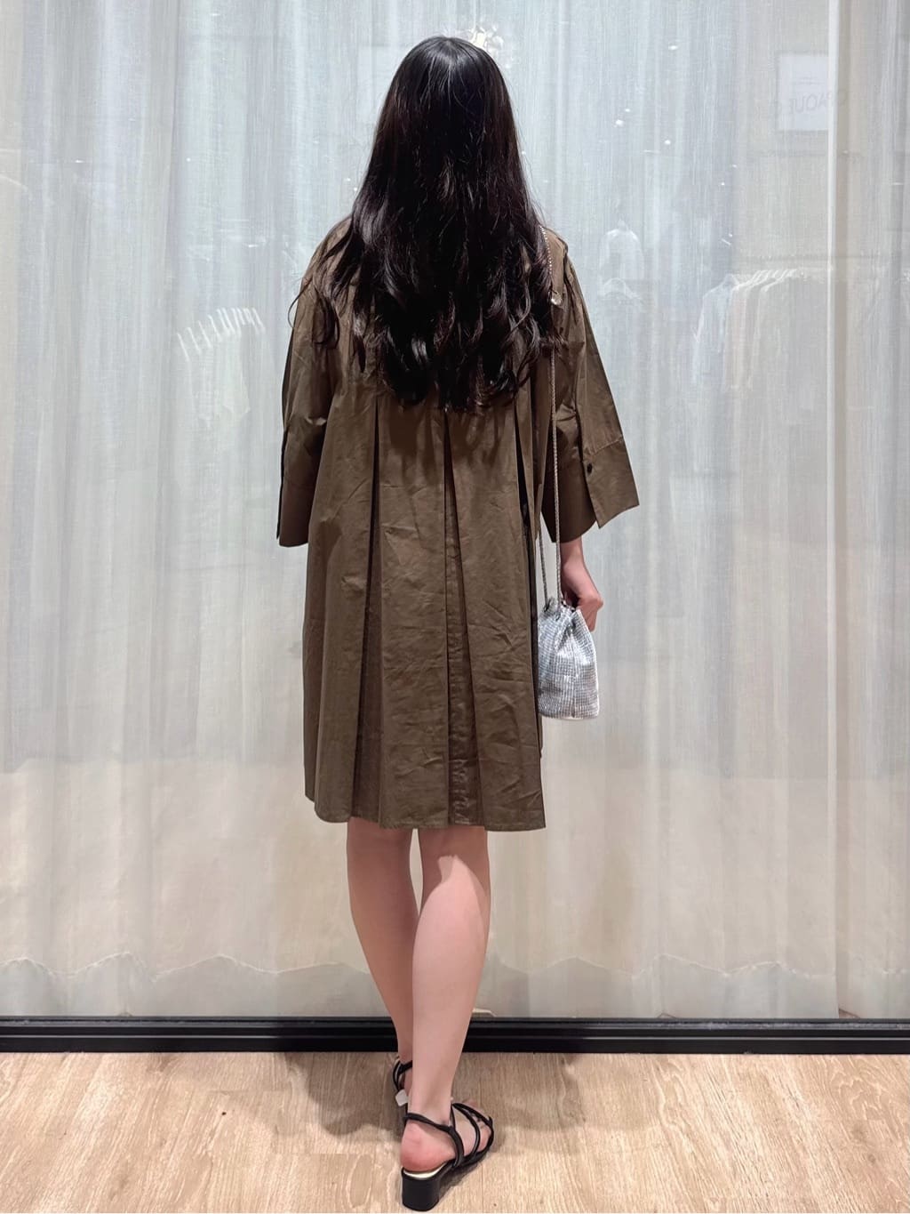ぞうげさんの「OPAQUE.CLIP｜プリーツミニシャツワンピース【洗濯機OK】」を使ったコーディネート