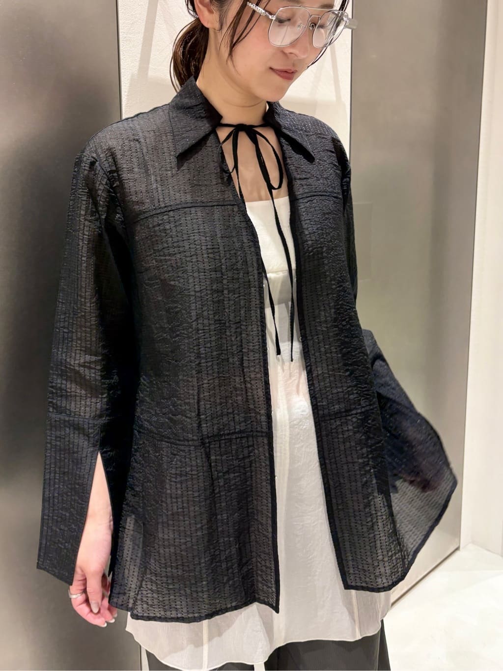 iwamiさんの「CODE A｜point neck ribbon shirts」を使ったコーディネート