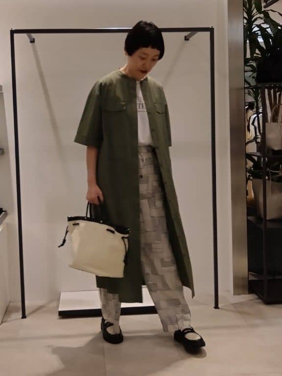 まちこさんの「UNTITLED｜◆【洗える/前開きボタン】シャンブレーシャツワンピース」を使ったコーディネート