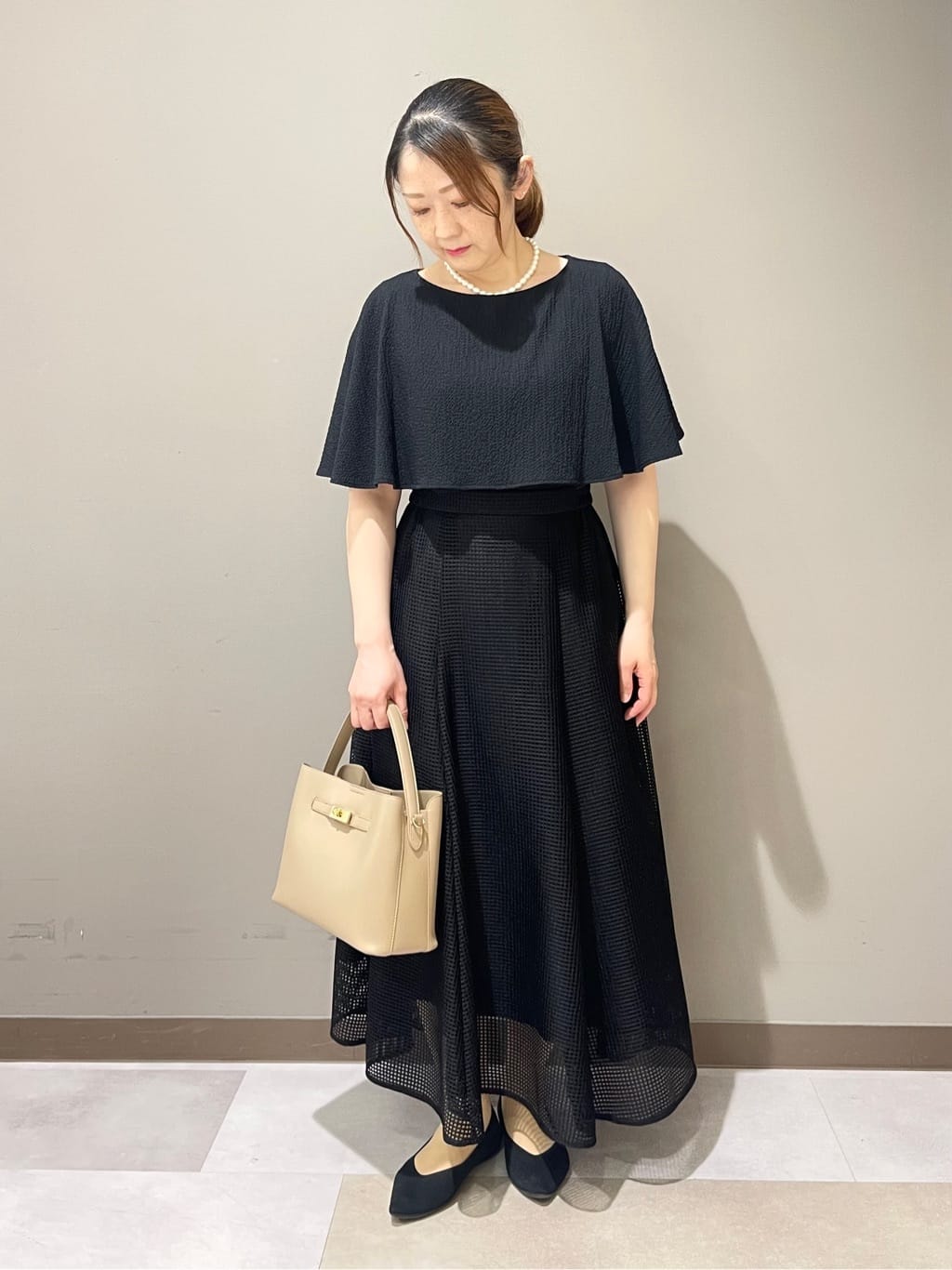 Tomoさんの「UNTITLED｜【洗える/ストレッチ性/フェミニン】ケープデザインブラウス」を使ったコーディネート
