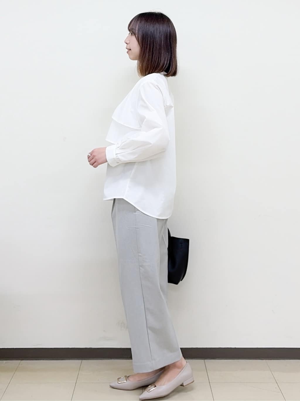 yurinaさんの「index｜フリルキーネックシャツ【洗濯機OK／イージーアイロン／防シワ】《XS～LL／7col》」を使ったコーディネート