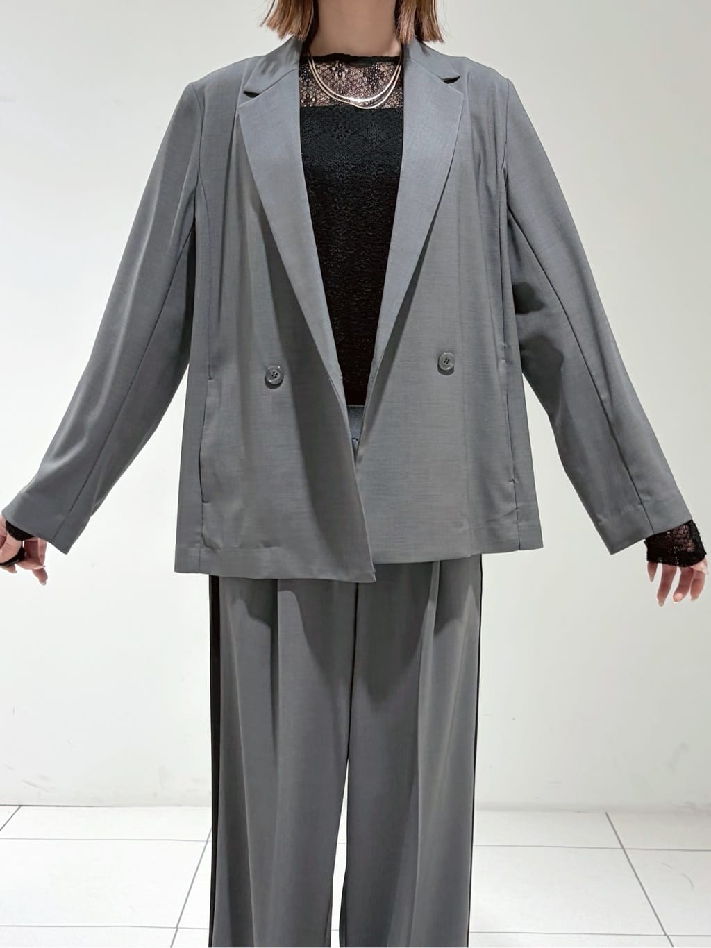 shioriさんの「INDIVI｜Comfy SET UP｜ダブルブレストイージージャケット【セットアップ対応／通勤／カセット服／接触」を使ったコーディネート