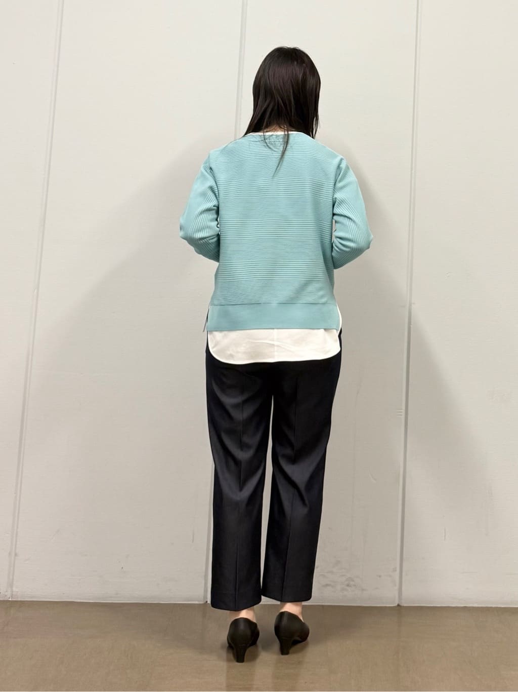 mizukiさんの「INDIVI｜【洗える／キレイ色】体型カバー無縫製ニット」を使ったコーディネート