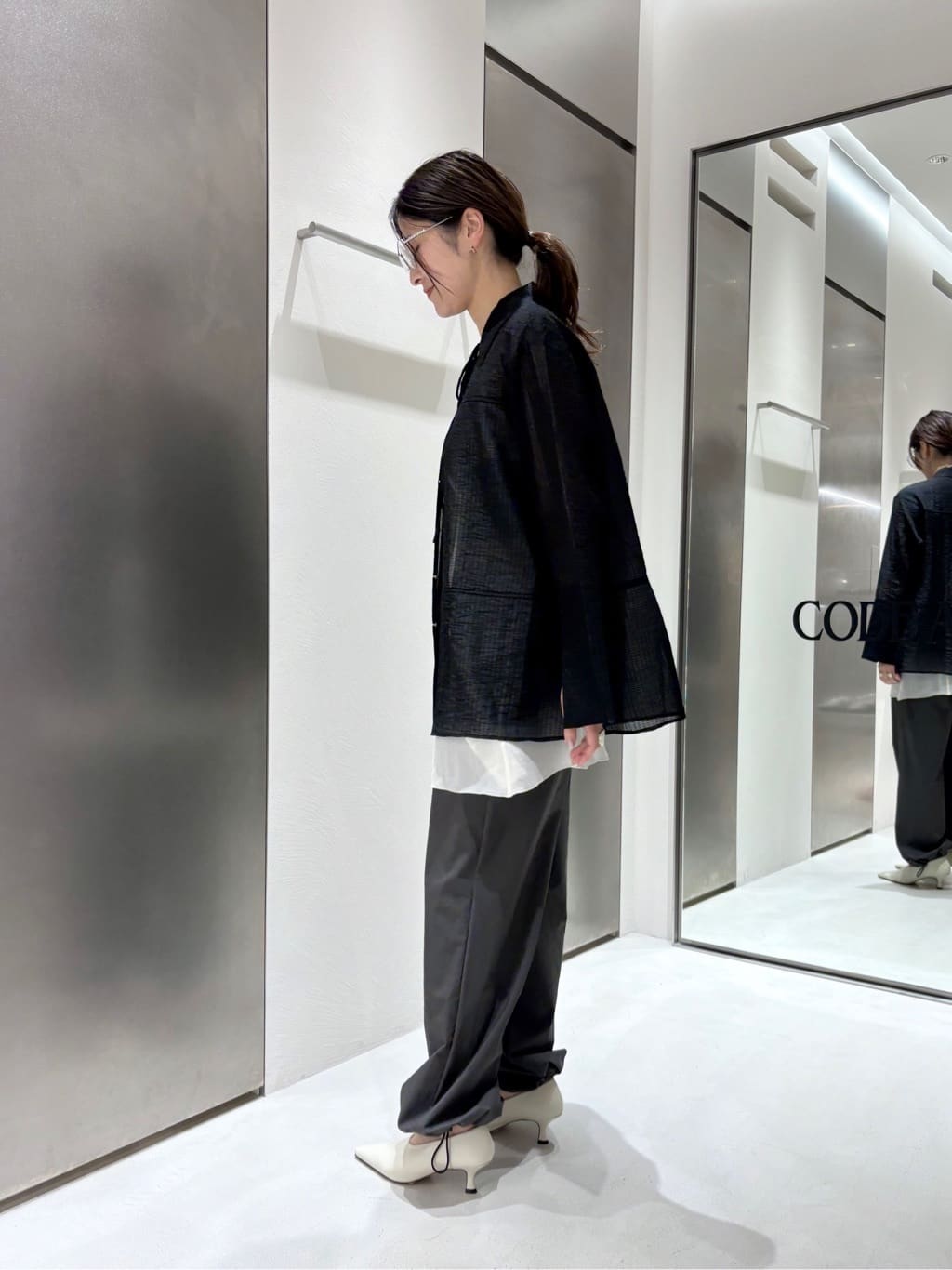 iwamiさんの「CODE A｜point neck ribbon shirts」を使ったコーディネート