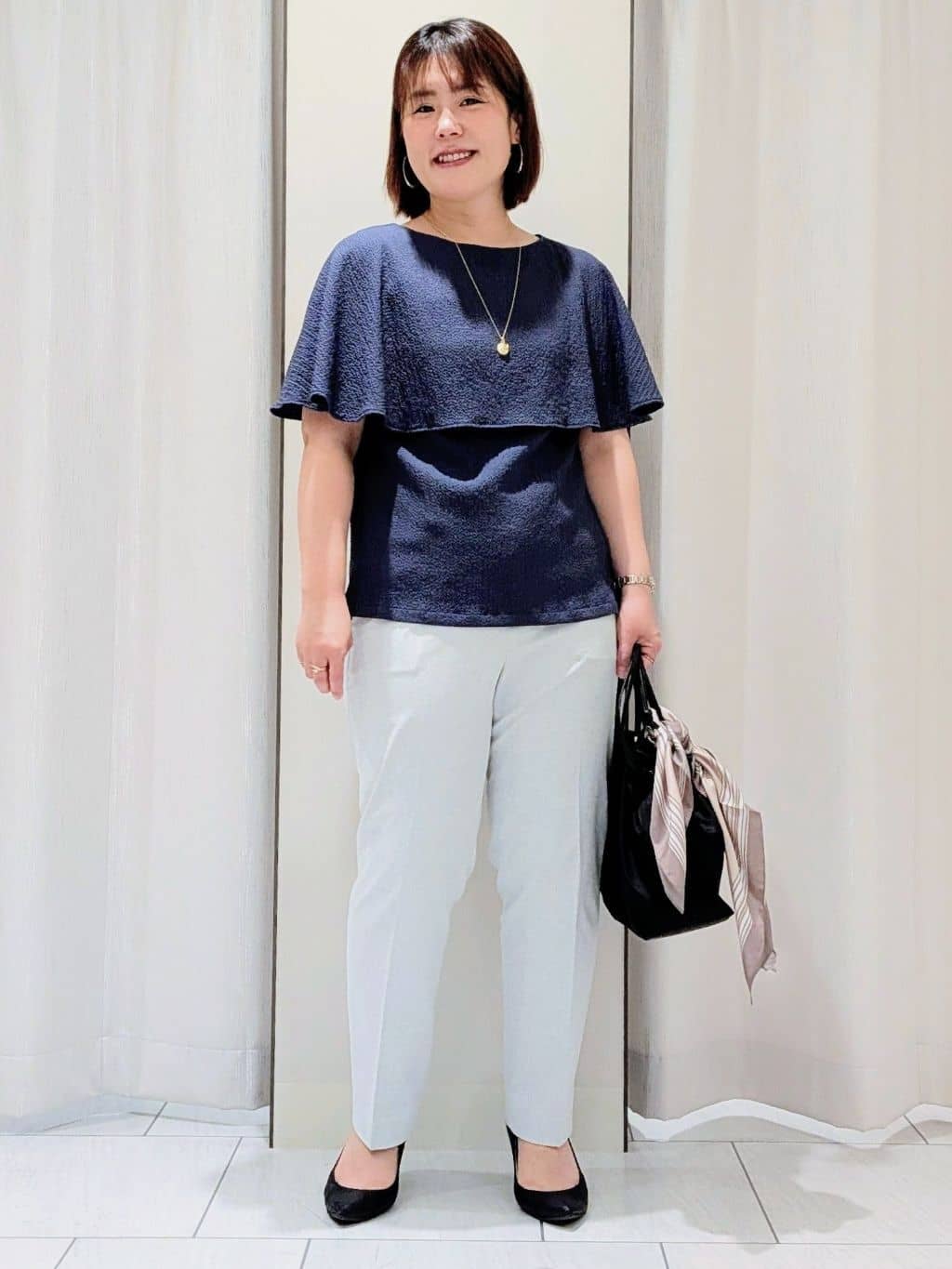 Onumaさんの「UNTITLED｜【洗える/ストレッチ性/フェミニン】ケープデザインブラウス」を使ったコーディネート