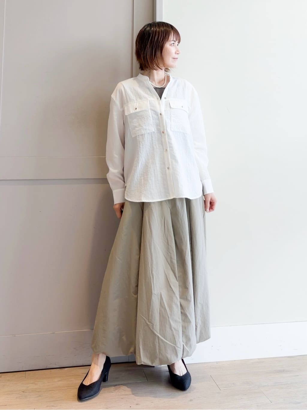 yamakoさんの「grove｜【貴島明日香さん着用】お仕事も普段も。今どきワークシャツブラウス」を使ったコーディネート