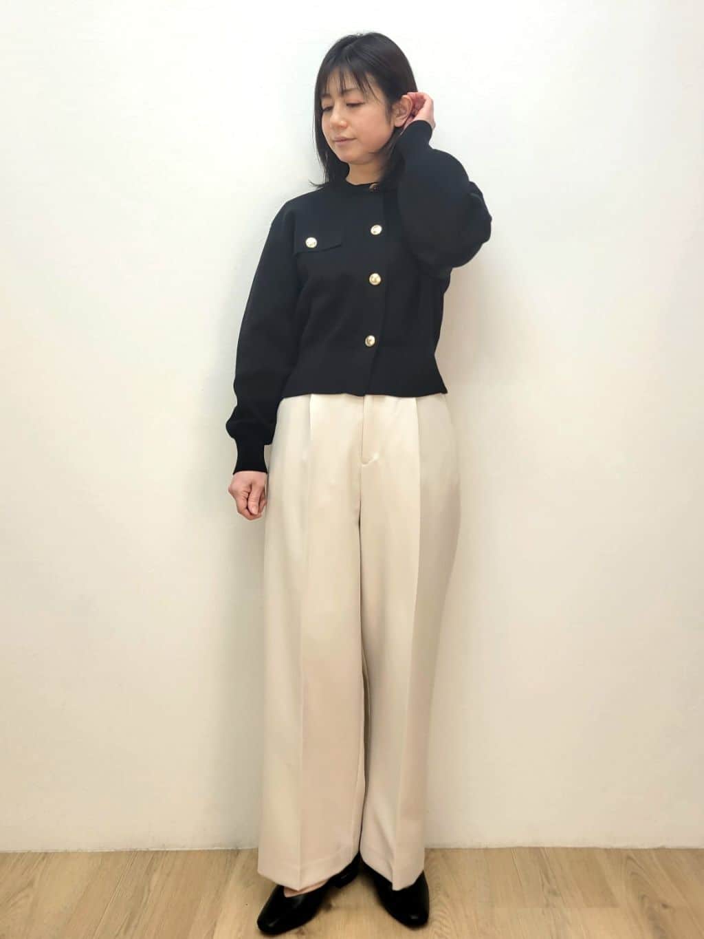 LISAさんの「OPAQUE.CLIP｜フラップポケット金ボタンニットカーディガン【洗濯機OK】」を使ったコーディネート