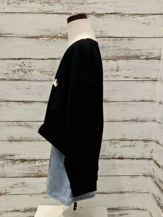 haruさんの「SHOO･LA･RUE｜【100-150cm】コード刺繍がアクセント シンプルロンT」を使ったコーディネート