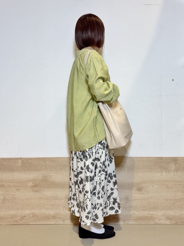 るねさんの「SHOO･LA･RUE｜【S-LL/体型カバー/Aライン】身体のラインを拾いにくい シアーシャツカーディガン」を使ったコーディネート