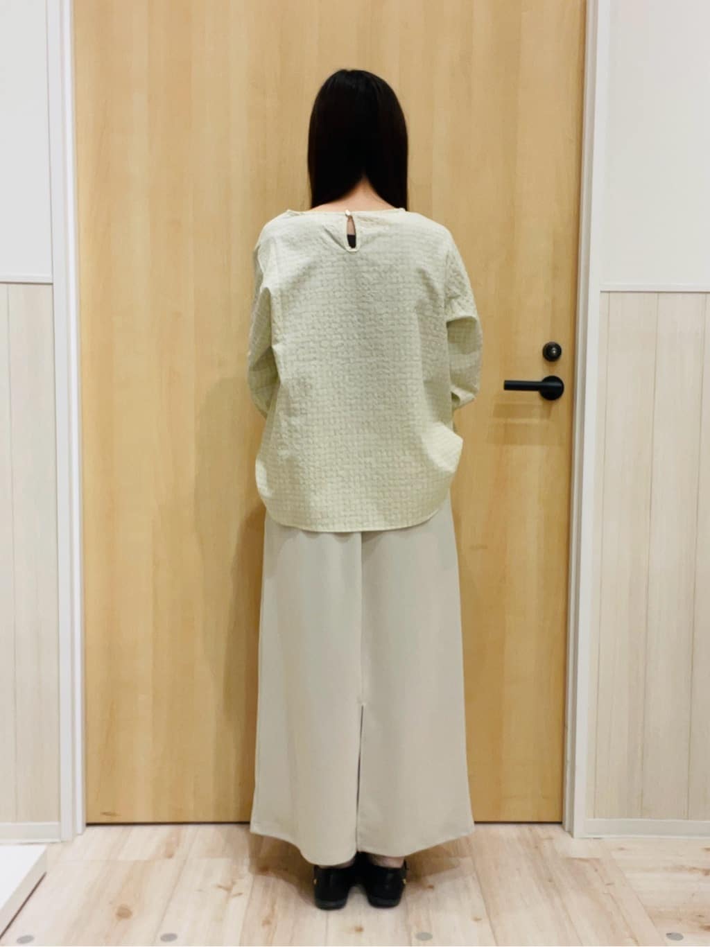 minamiさんの「SHOO･LA･RUE｜【セットアップ可/洗濯機可】上品チェックが好印象 ゆるさら6分袖ブラウス」を使ったコーディネート
