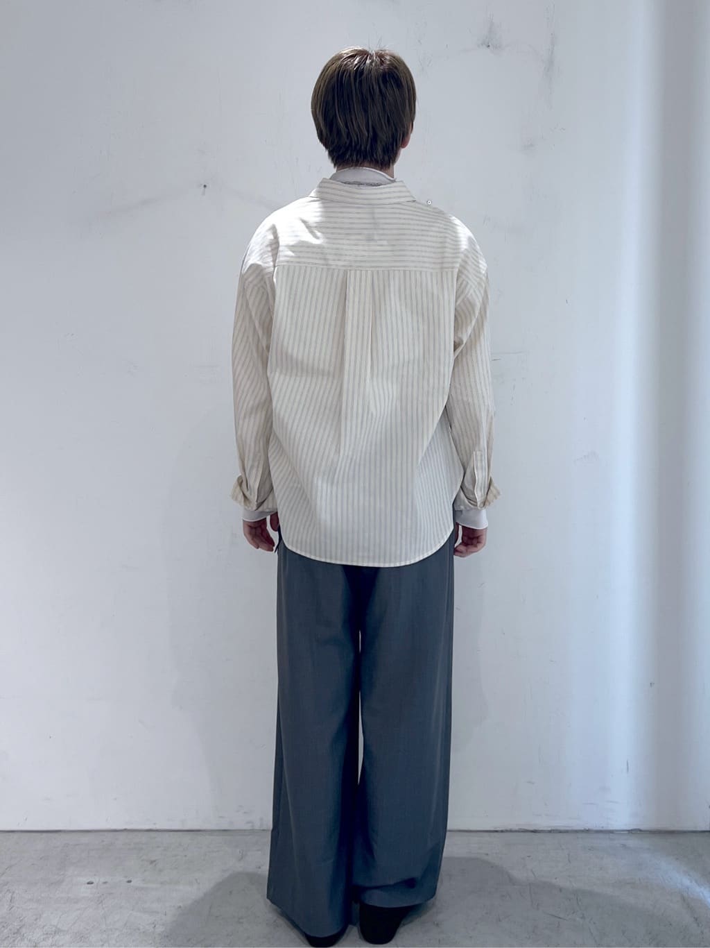JINさんの「OPAQUE.CLIP｜レギュラーカラーシャツ／ストライプアソート【洗濯機OK】」を使ったコーディネート